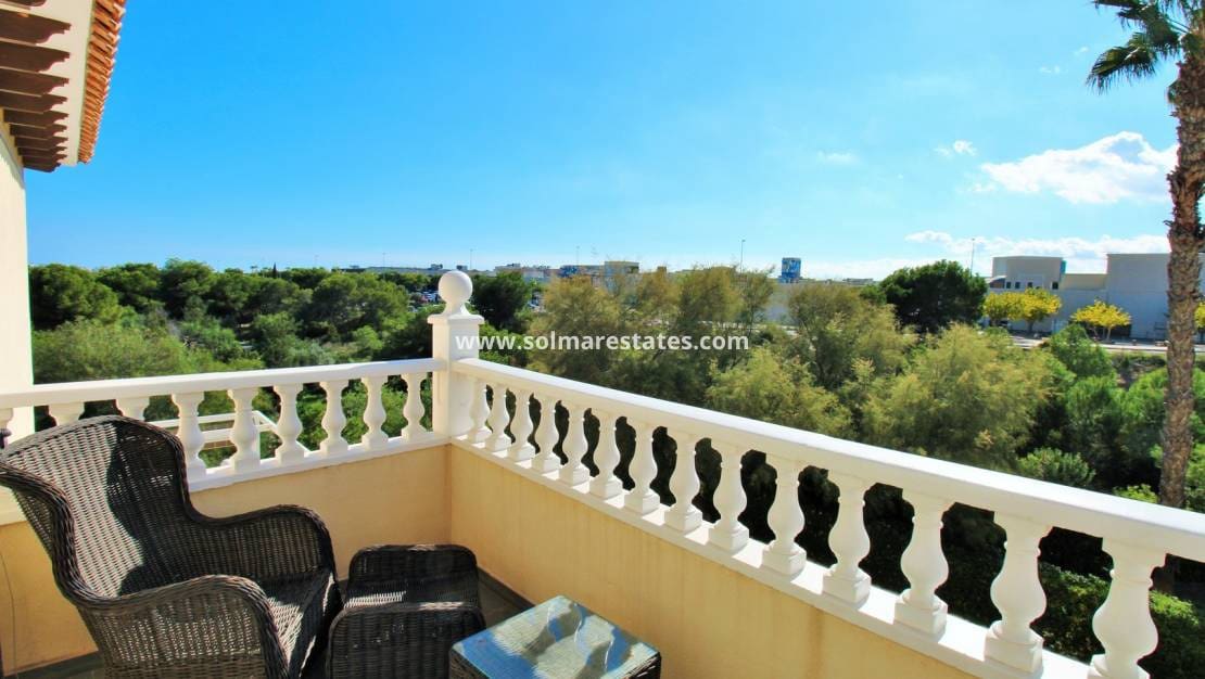 4 sovrum Villa till salu i Playa Flamenca med pool - 379 000 € (Ref: 9357490)