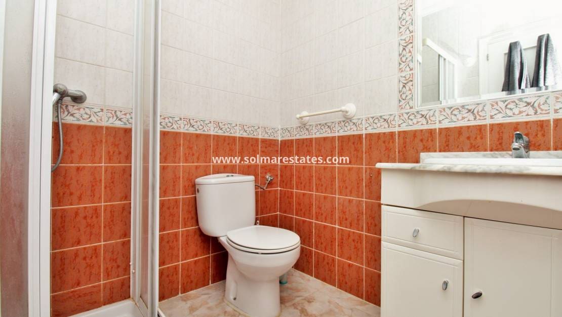 4 sovrum Villa till salu i Playa Flamenca med pool - 379 000 € (Ref: 9357490)