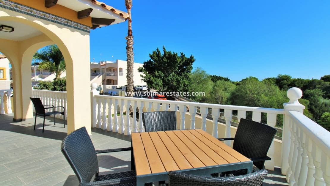 4 sovrum Villa till salu i Playa Flamenca med pool - 379 000 € (Ref: 9357490)