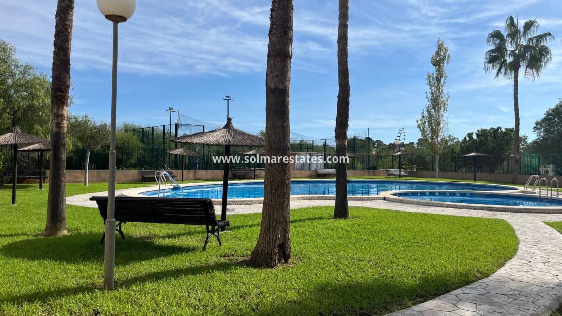 2 Zimmer Apartment zu verkaufen in Los Altos mit Pool - 139.995 € (Ref: 9357492)