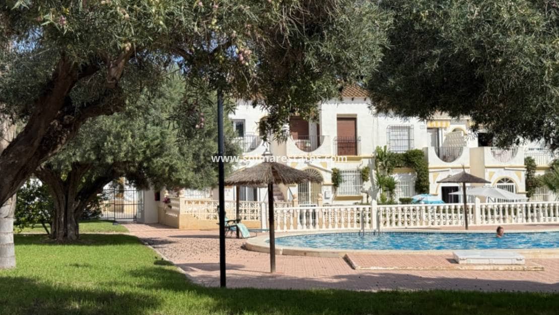 2 Zimmer Haus zu verkaufen in Villamartin mit Pool - 199.900 € (Ref: 9363011)