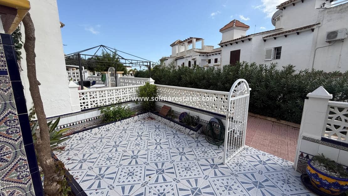 2 bedroom Townhouse for sale in Villamartin with pool - € 199,900 (Ref: 9363011)