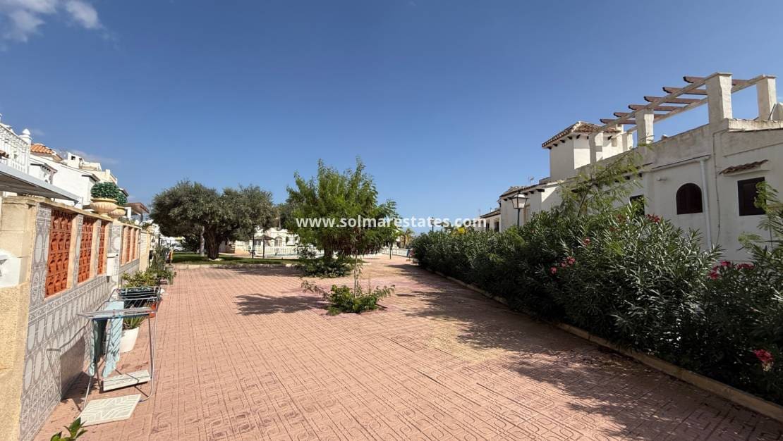 2 bedroom Townhouse for sale in Villamartin with pool - € 199,900 (Ref: 9363011)