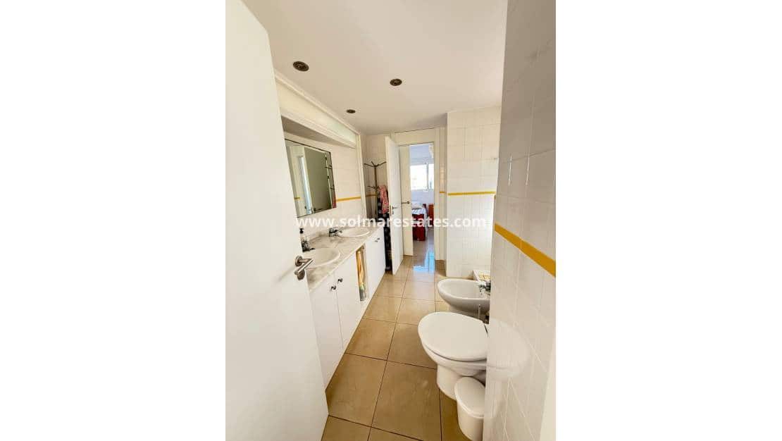 2 Zimmer Apartment zu verkaufen in Playa Flamenca mit Pool - 210.000 € (Ref: 9363015)