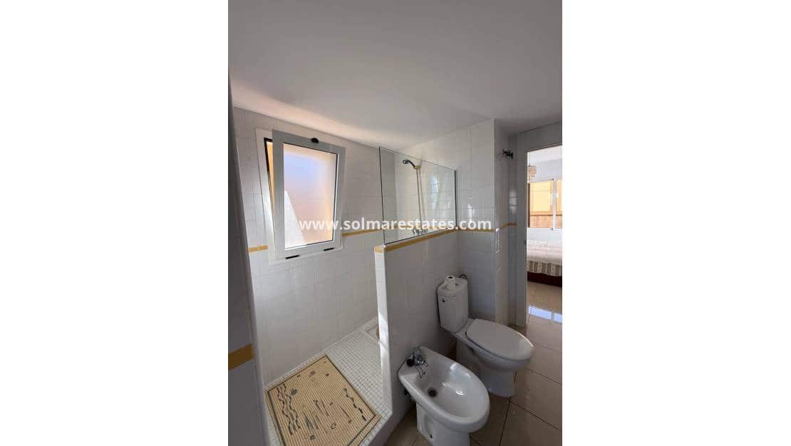 2 Zimmer Apartment zu verkaufen in Playa Flamenca mit Pool - 210.000 € (Ref: 9363015)