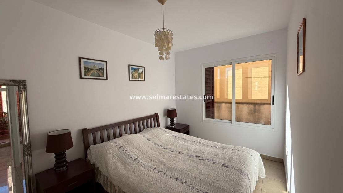 2 Zimmer Apartment zu verkaufen in Playa Flamenca mit Pool - 210.000 € (Ref: 9363015)