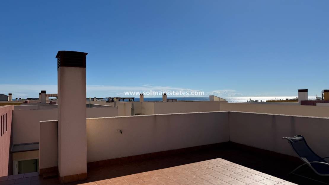 2 Zimmer Apartment zu verkaufen in Playa Flamenca mit Pool - 210.000 € (Ref: 9363015)