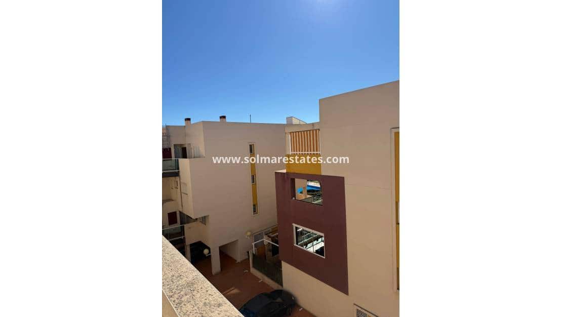 2 Zimmer Apartment zu verkaufen in Playa Flamenca mit Pool - 210.000 € (Ref: 9363015)