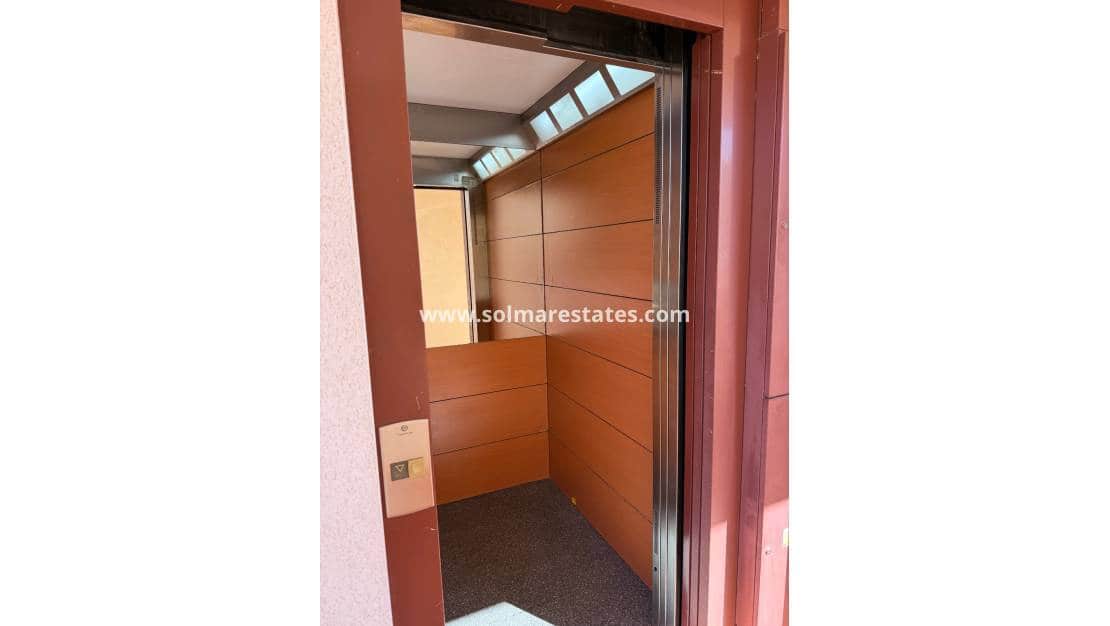 2 Zimmer Apartment zu verkaufen in Playa Flamenca mit Pool - 210.000 € (Ref: 9363015)