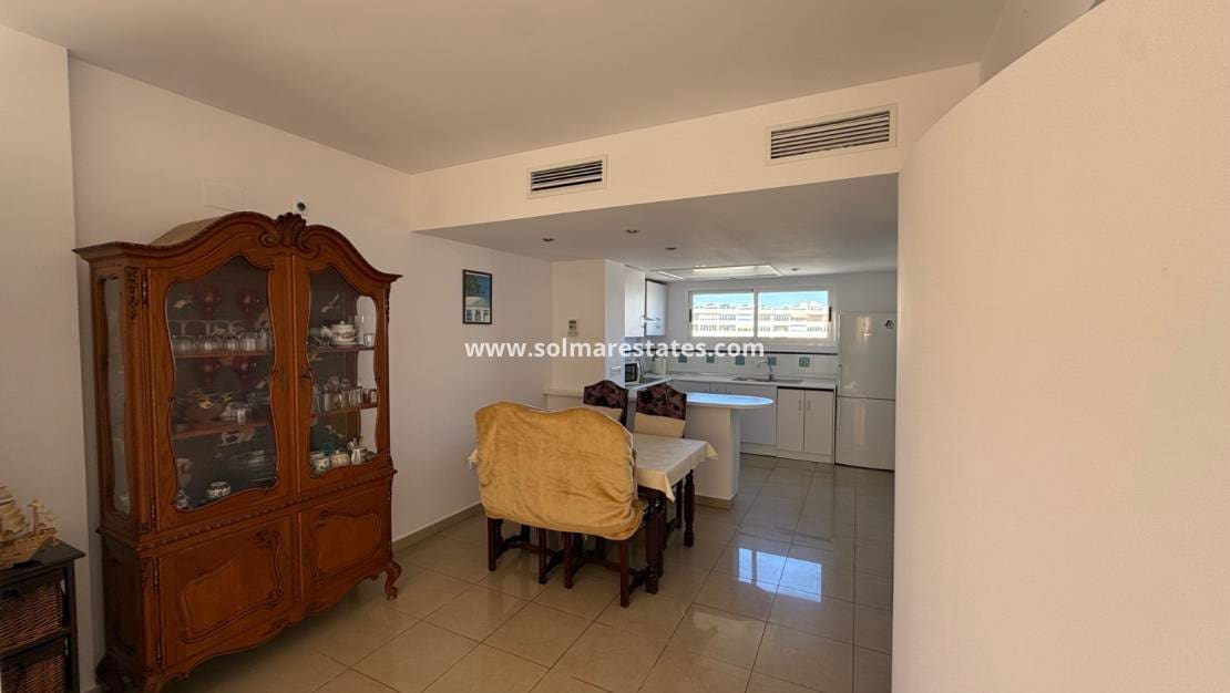 2 Zimmer Apartment zu verkaufen in Playa Flamenca mit Pool - 210.000 € (Ref: 9363015)