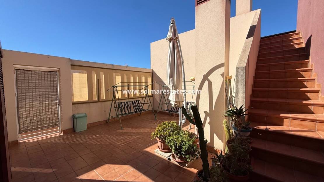 2 Zimmer Apartment zu verkaufen in Playa Flamenca mit Pool - 210.000 € (Ref: 9363015)