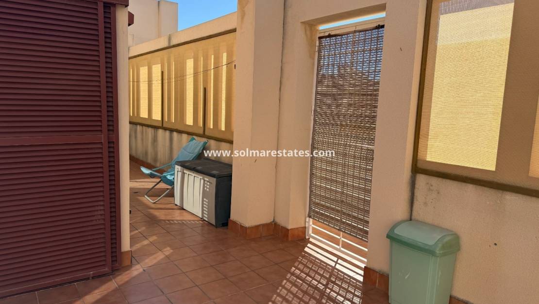 2 Zimmer Apartment zu verkaufen in Playa Flamenca mit Pool - 210.000 € (Ref: 9363015)