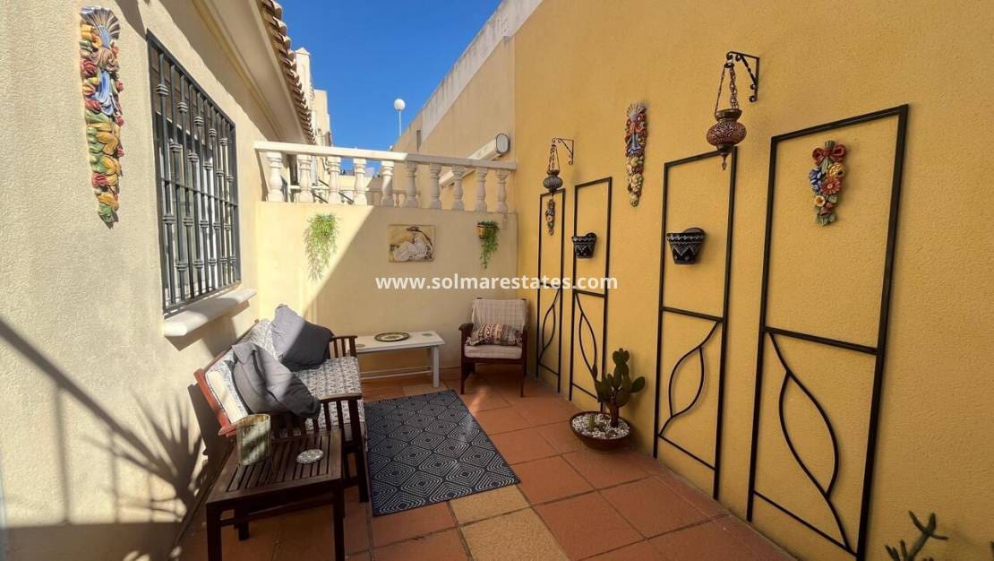 2 chambre Bungalow à vendre à Algorfa avec piscine - 150 000 € (Ref: 9363016)