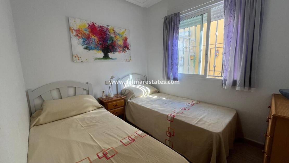 2 chambre Bungalow à vendre à Algorfa avec piscine - 150 000 € (Ref: 9363016)