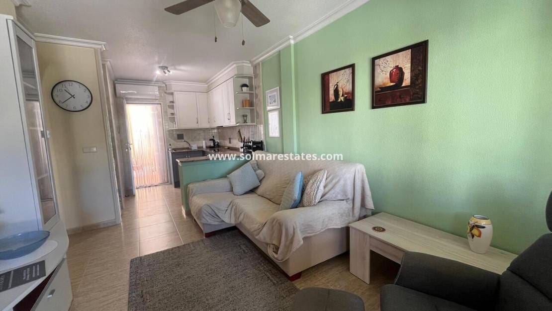 2 chambre Bungalow à vendre à Algorfa avec piscine - 150 000 € (Ref: 9363016)