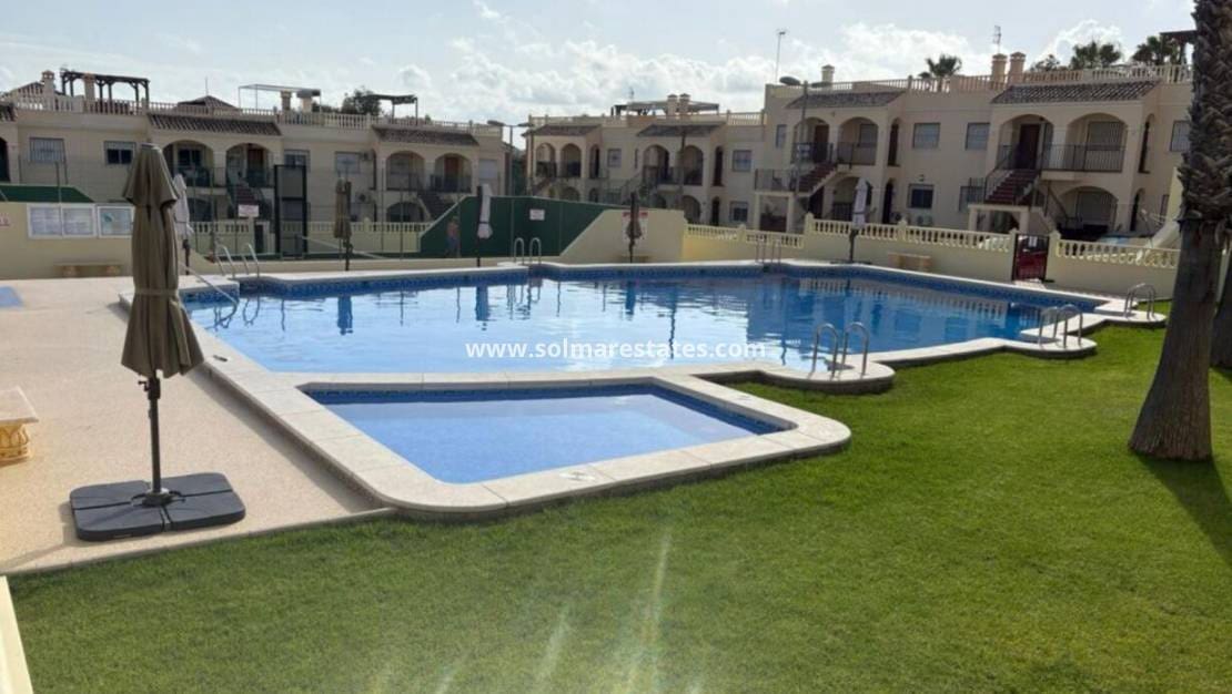 2 chambre Bungalow à vendre à Algorfa avec piscine - 150 000 € (Ref: 9363016)