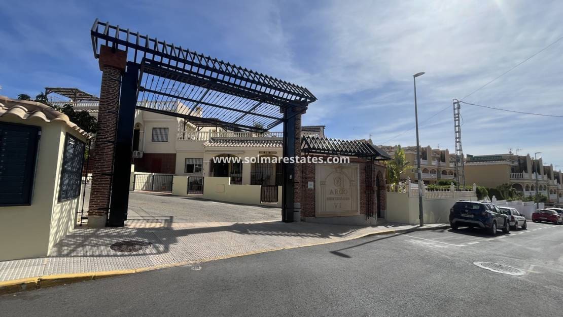 2 chambre Bungalow à vendre à Algorfa avec piscine - 150 000 € (Ref: 9363016)