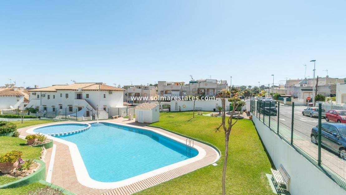 Apartamento de 1 habitación en Los Balcones en venta con piscina - 109.000 € (Ref: 9363017)