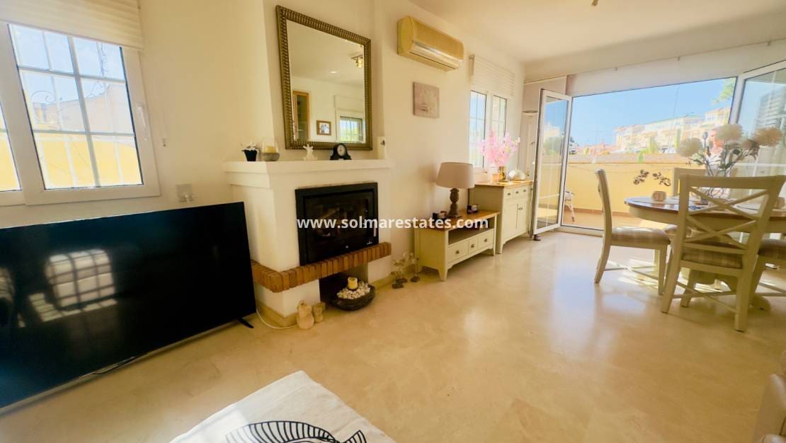 3 makuuhuone Huvila myytävänä paikassa Playa Flamenca mukana uima-altaan - 372 000 € (Ref: 9369117)