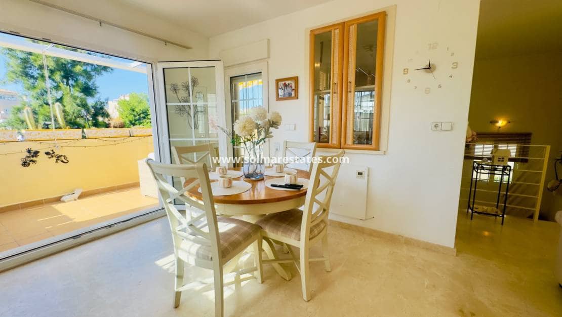 3 makuuhuone Huvila myytävänä paikassa Playa Flamenca mukana uima-altaan - 372 000 € (Ref: 9369117)