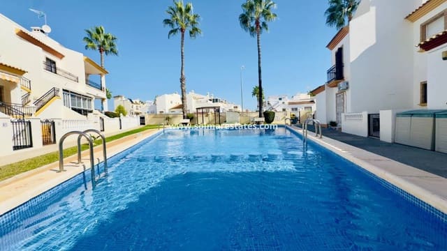 3 makuuhuone Huvila myytävänä paikassa Playa Flamenca, Orihuela mukana uima-altaan - 372 000 € (Ref: 9369117)