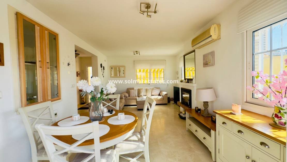 3 makuuhuone Huvila myytävänä paikassa Playa Flamenca mukana uima-altaan - 372 000 € (Ref: 9369117)