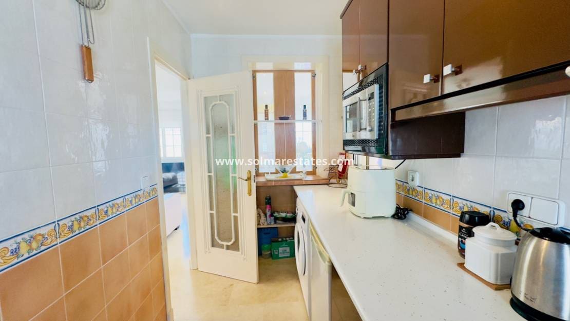 3 makuuhuone Huvila myytävänä paikassa Playa Flamenca mukana uima-altaan - 372 000 € (Ref: 9369117)