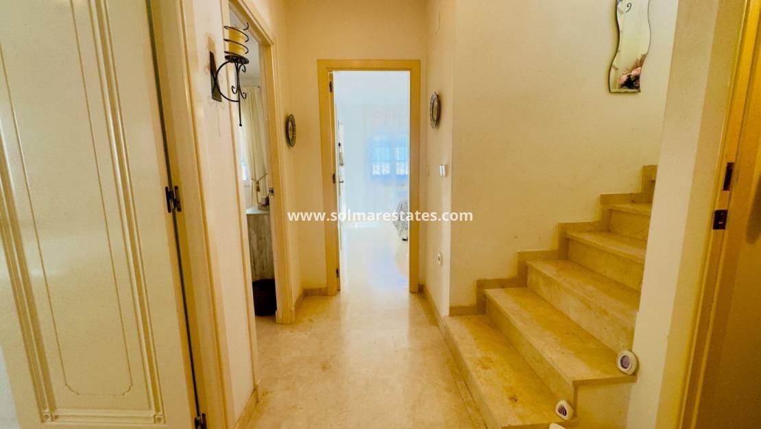 3 makuuhuone Huvila myytävänä paikassa Playa Flamenca mukana uima-altaan - 372 000 € (Ref: 9369117)