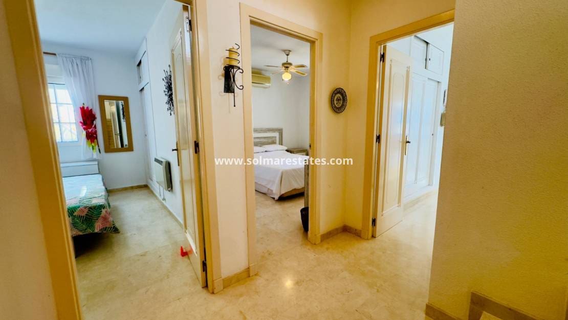 3 makuuhuone Huvila myytävänä paikassa Playa Flamenca mukana uima-altaan - 372 000 € (Ref: 9369117)