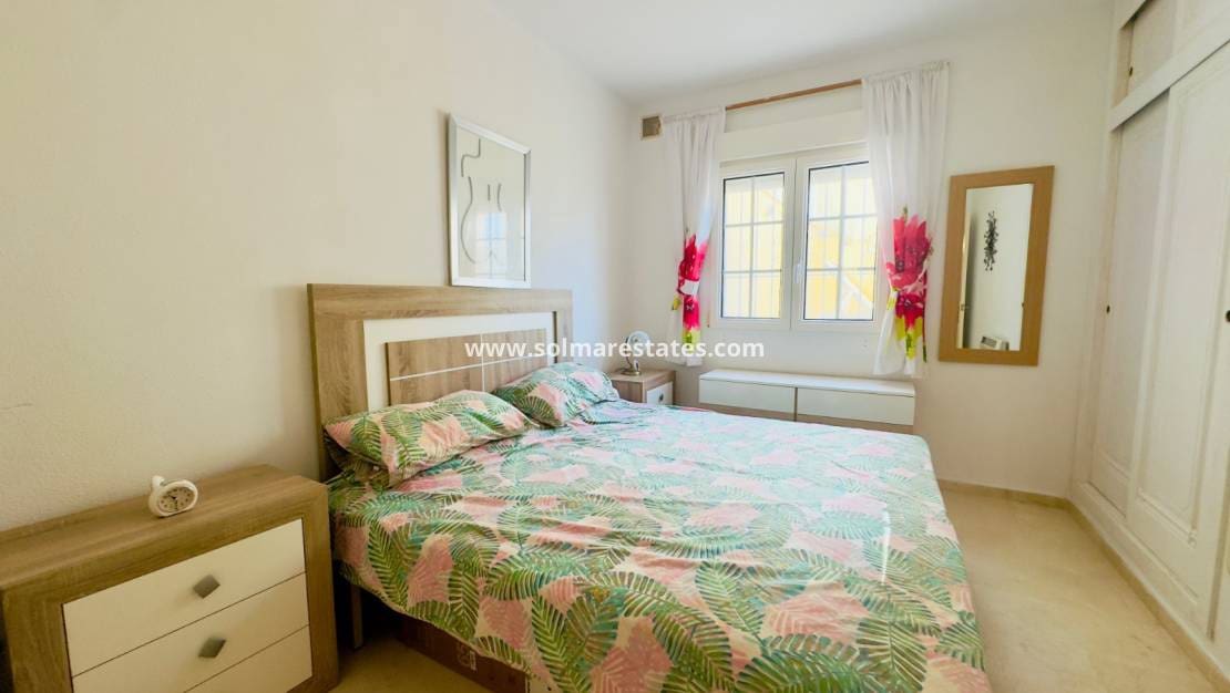 3 makuuhuone Huvila myytävänä paikassa Playa Flamenca mukana uima-altaan - 372 000 € (Ref: 9369117)