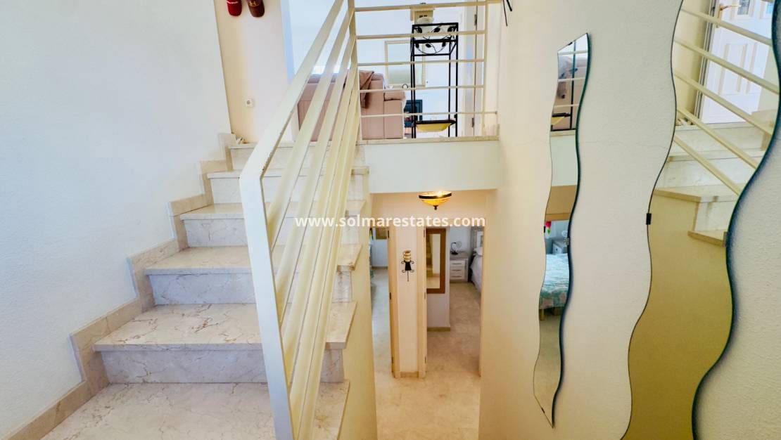 3 makuuhuone Huvila myytävänä paikassa Playa Flamenca mukana uima-altaan - 372 000 € (Ref: 9369117)