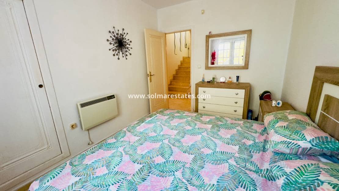 3 makuuhuone Huvila myytävänä paikassa Playa Flamenca mukana uima-altaan - 372 000 € (Ref: 9369117)