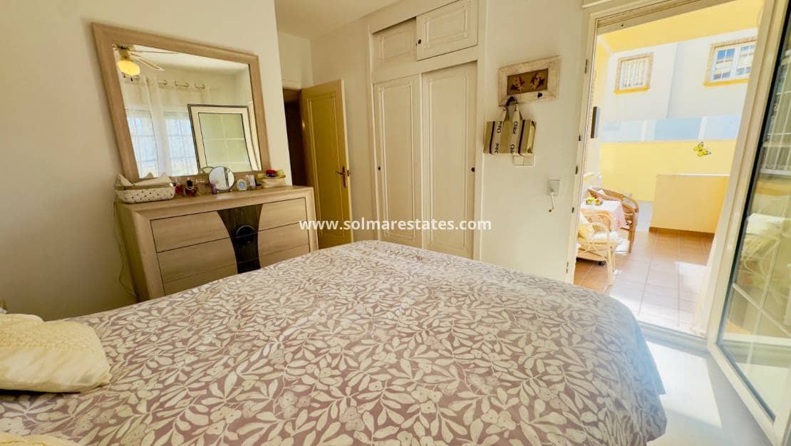 3 makuuhuone Huvila myytävänä paikassa Playa Flamenca mukana uima-altaan - 372 000 € (Ref: 9369117)