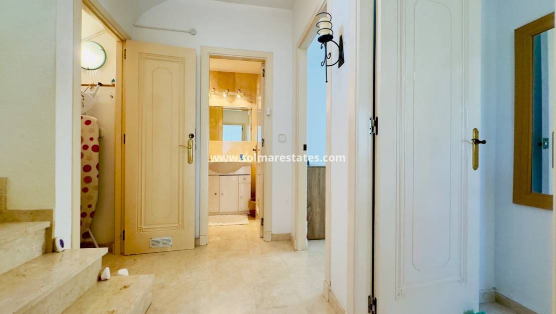 3 makuuhuone Huvila myytävänä paikassa Playa Flamenca mukana uima-altaan - 372 000 € (Ref: 9369117)