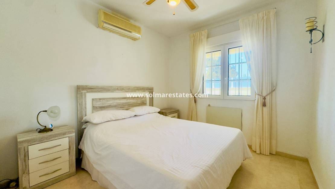 3 makuuhuone Huvila myytävänä paikassa Playa Flamenca mukana uima-altaan - 372 000 € (Ref: 9369117)