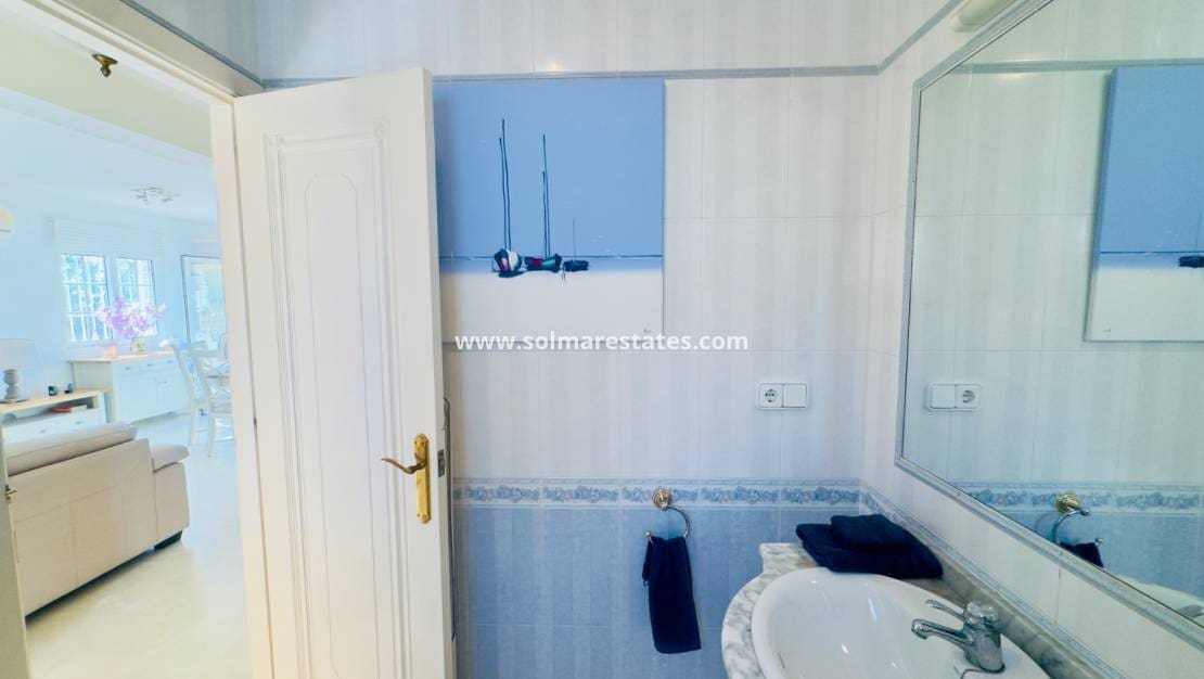 3 makuuhuone Huvila myytävänä paikassa Playa Flamenca mukana uima-altaan - 372 000 € (Ref: 9369117)