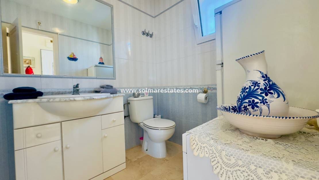 3 makuuhuone Huvila myytävänä paikassa Playa Flamenca mukana uima-altaan - 372 000 € (Ref: 9369117)