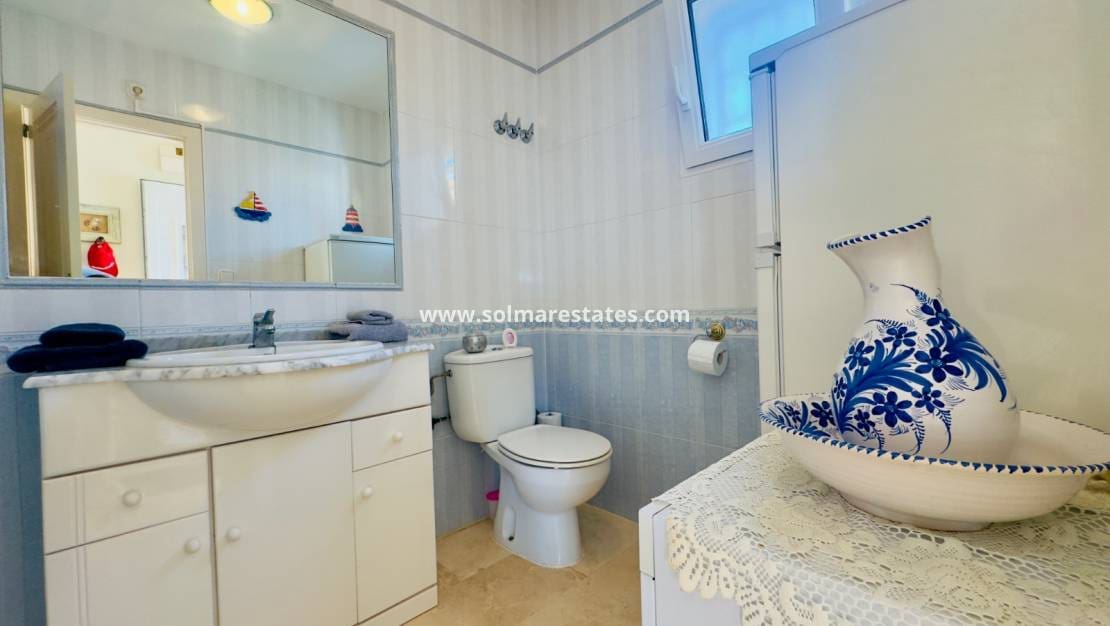 3 makuuhuone Huvila myytävänä paikassa Playa Flamenca mukana uima-altaan - 372 000 € (Ref: 9369117)