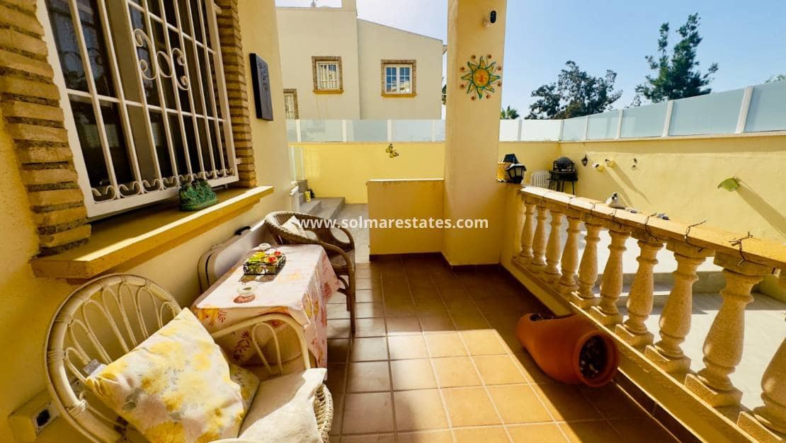 3 makuuhuone Huvila myytävänä paikassa Playa Flamenca mukana uima-altaan - 372 000 € (Ref: 9369117)