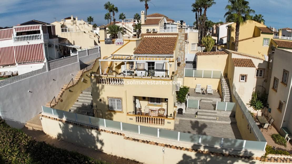 3 soveværelse Villa til salg i Playa Flamenca med swimmingpool - € 369.000 (Ref: 9369117)