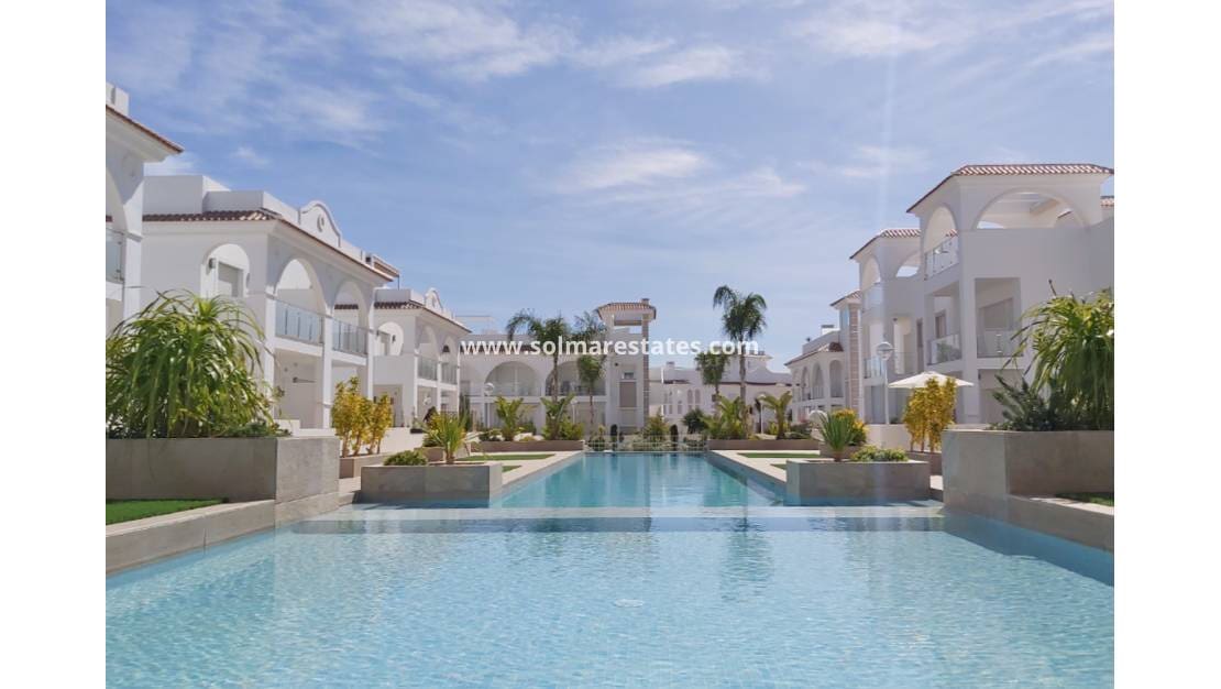 2 Zimmer Apartment zu verkaufen in Ciudad Quesada mit Pool - 299.900 € (Ref: 9369371)