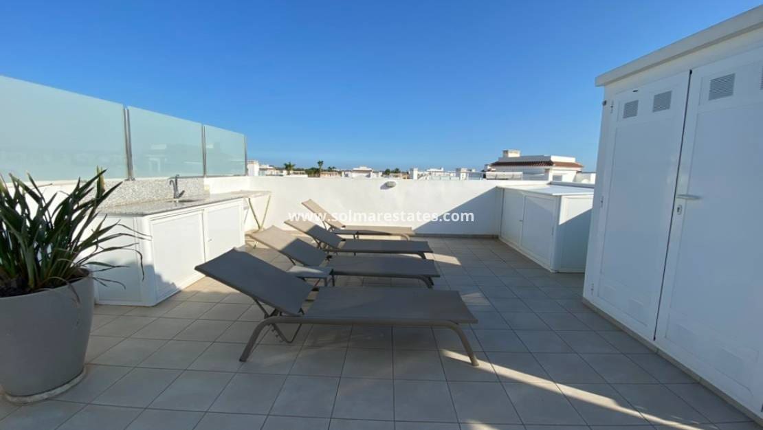 2 Zimmer Apartment zu verkaufen in Ciudad Quesada mit Pool - 299.900 € (Ref: 9369371)