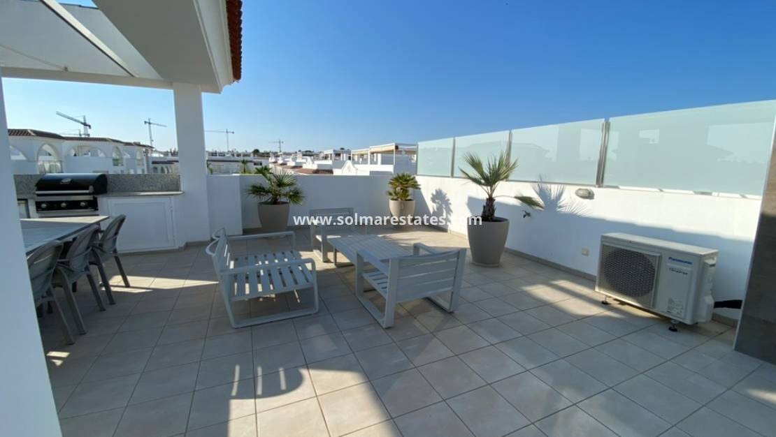 2 Zimmer Apartment zu verkaufen in Ciudad Quesada mit Pool - 299.900 € (Ref: 9369371)