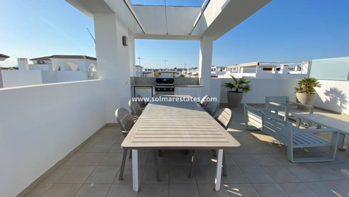 2 Zimmer Apartment zu verkaufen in Ciudad Quesada mit Pool - 299.900 € (Ref: 9369371)