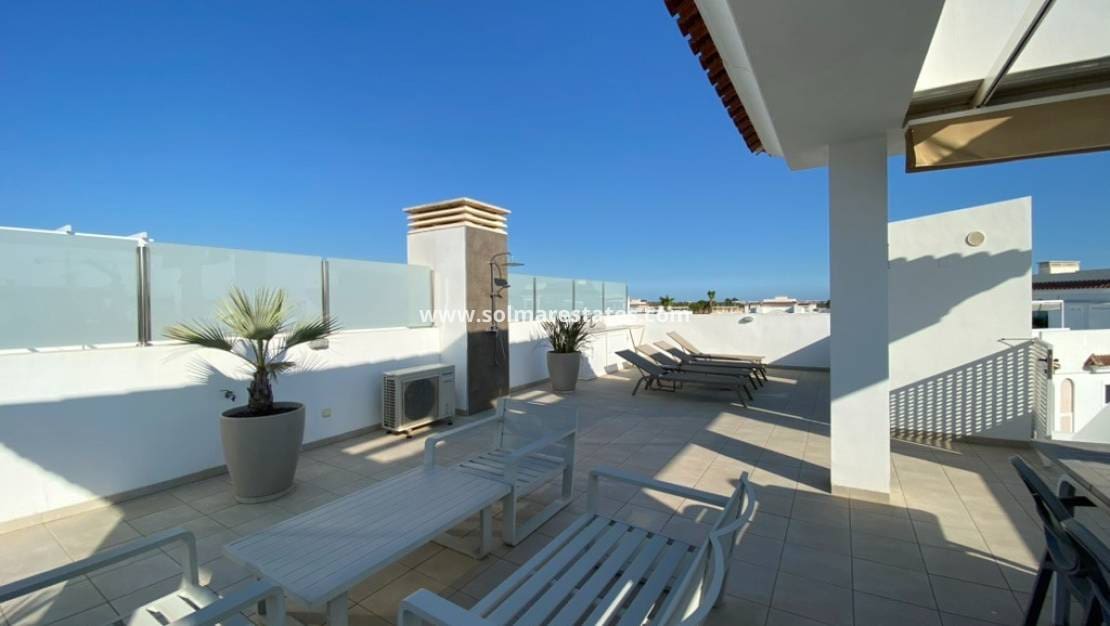 2 Zimmer Apartment zu verkaufen in Ciudad Quesada mit Pool - 299.900 € (Ref: 9369371)