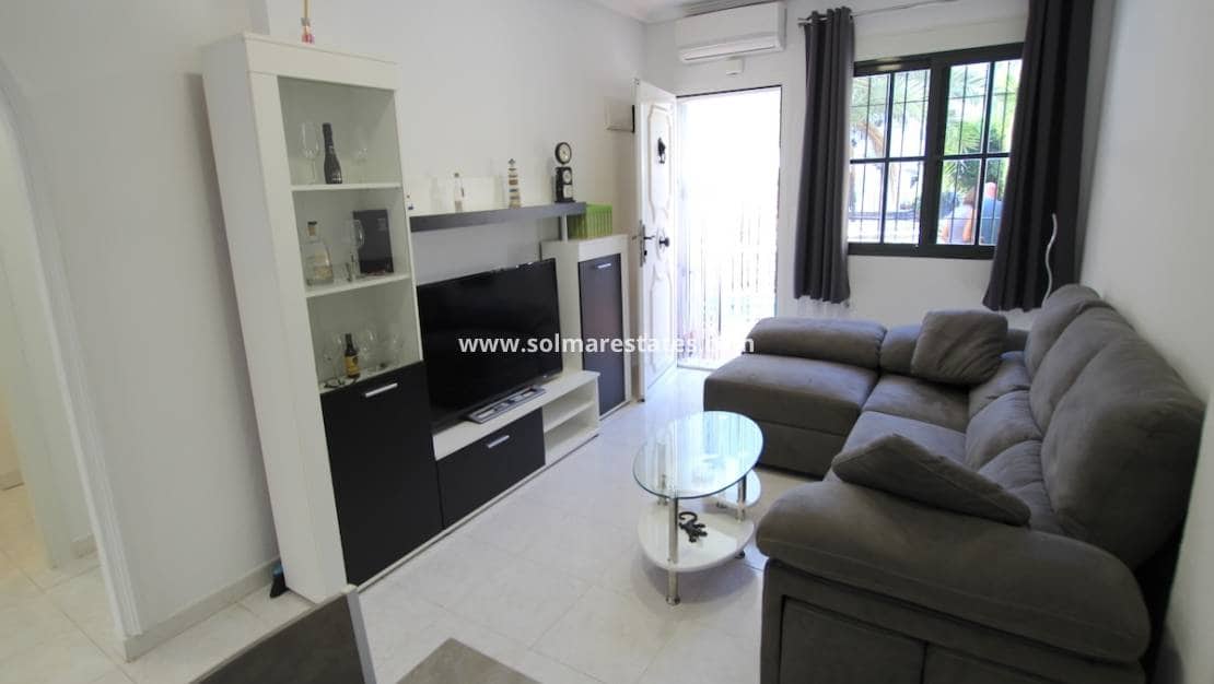 2 slaapkamer Appartement te koop in Punta Prima met zwembad - € 169.500 (Ref: 9369373)