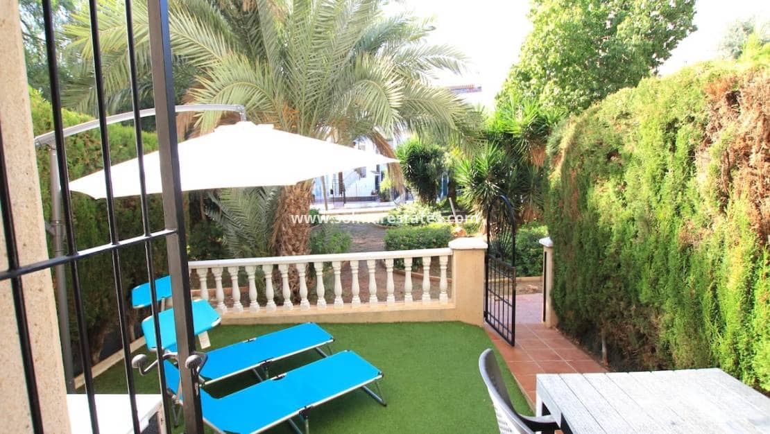 2 slaapkamer Appartement te koop in Punta Prima met zwembad - € 169.500 (Ref: 9369373)