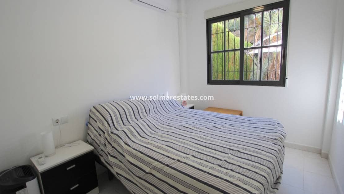 2 slaapkamer Appartement te koop in Punta Prima met zwembad - € 169.500 (Ref: 9369373)