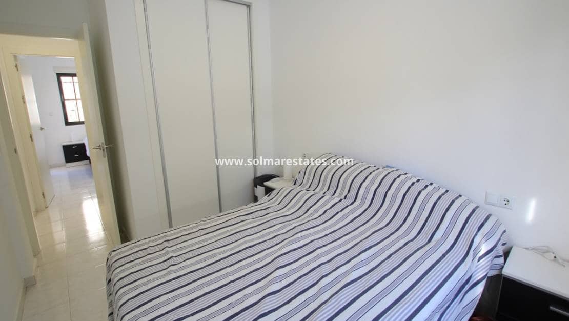 2 slaapkamer Appartement te koop in Punta Prima met zwembad - € 169.500 (Ref: 9369373)