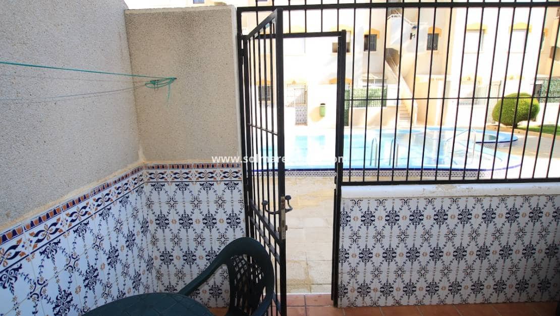 2 slaapkamer Appartement te koop in Punta Prima met zwembad - € 169.500 (Ref: 9369373)